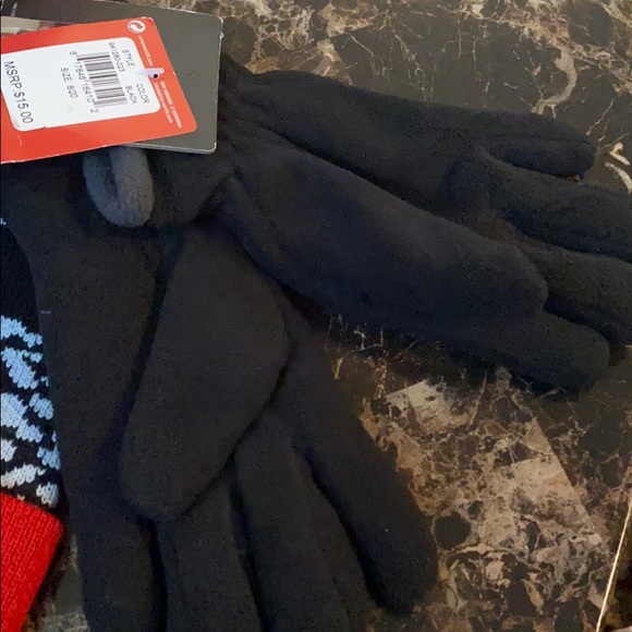 NWT Jordan hat and gloves bundle size youth 8-20 - Picture 3 of 3